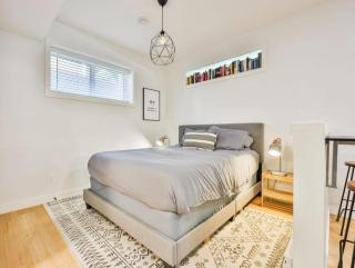 Stay at Esther downtown close to Everything! - 2