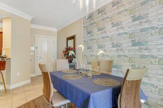 Emerald Grande 922 - 1