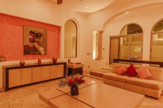 Heated Pool, Chef, Barman & Full Staff Sleeps 30 - 7