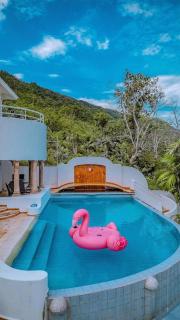 Heated Pool, Chef, Barman & Full Staff Sleeps 30 - 6