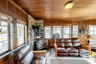 Cottage by the Sea (MCA #1213) - 9