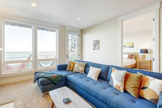 Oceanfront Condo in Gated Community with Sea Views - 9