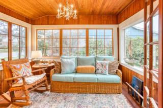 Seaside Classic Cozy Bungalow - 9