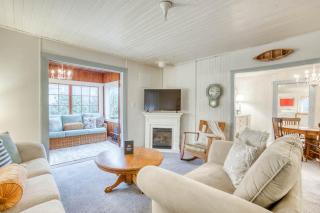 Seaside Classic Cozy Bungalow - 1