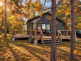 Lakefront Studio Cottage #8 - 9