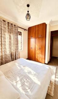 Private space, secure neighborhood and 5min drive to all amenities - 1