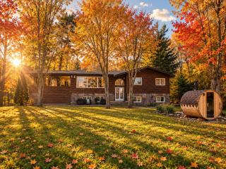 6 Bedroom Lakefront Main House in Sand Bay - 0
