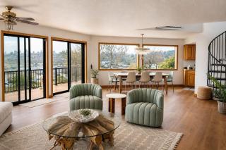 The White Haus - Harbor Views, Hot Tub, Game Room - 8