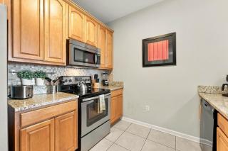 Orlando 3BR Condo Space Comfort and Location - 3