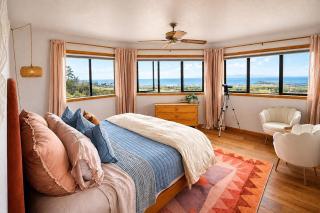 The White Haus - Harbor Views, Hot Tub, Game Room - 5