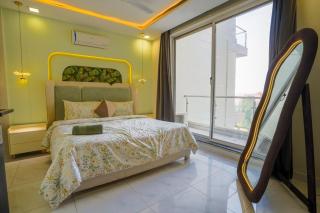 Modern 2BHK Flat Secure Parking & Self Check-In - 8