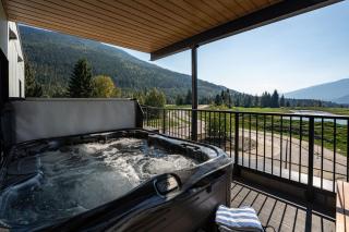 The Big Deck by Revelstoke Vacations - 7