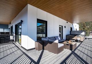 The Big Deck by Revelstoke Vacations - 6