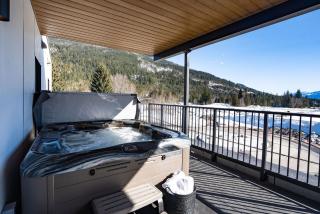 The Big Deck by Revelstoke Vacations - 3