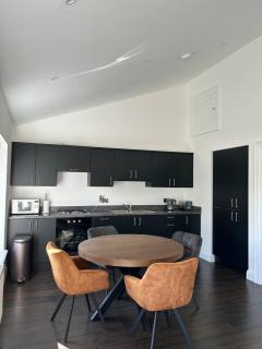 Stable Oak Apartment - 9