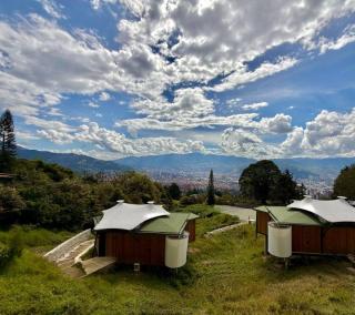 Stylish Couples Escape, Jacuzzi and Panoramic Views - 2