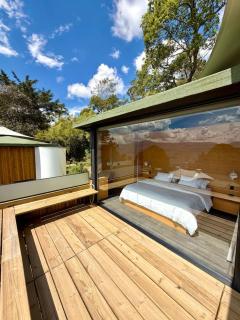 Romantic Upscale Retreat, Jacuzzi and Skyline Views - 8