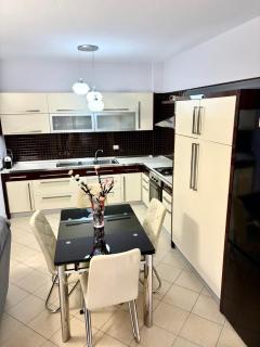 city center LUXURY apartment - 3