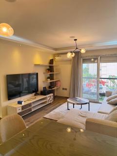 Jacuzzi & Balcony Rehab Apt Near Top Malls & Dining - 2