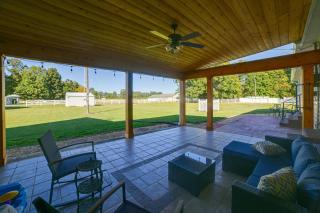 Murray Retreat w/ Game Room - 9