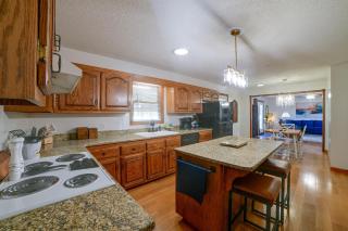 Murray Retreat w/ Game Room - 6