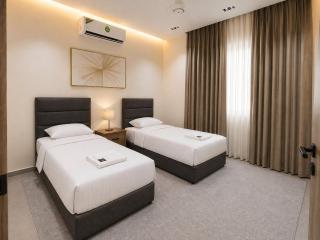 Modern 2-Bedroom Apartment with Private Terrace & Free Parking - Aqaba - 8