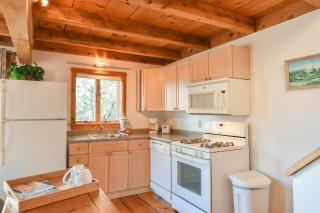 Cute Cottage Living by the Sea - 6