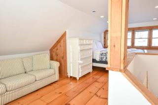 Cute Cottage Living by the Sea - 1