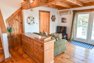 Cute Cottage Living by the Sea - 3