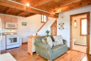 Cute Cottage Living by the Sea - 4