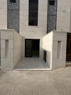 Modern 2-Bedroom Apartment with Private Terrace & Free Parking - Aqaba - 1