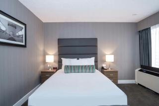 Sandman Signature Calgary Downtown Hotel - 3