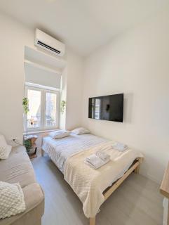 Small Studio w Detached Private Bathroom - Zagreb - 2