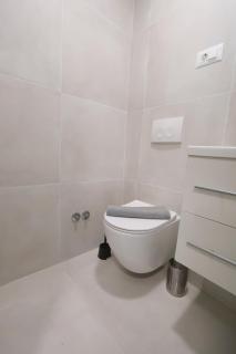 Small Studio w Detached Private Bathroom - Zagreb - 1