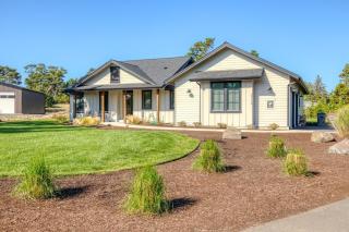 Gearhart Getaway - Gated Community Home w/ Hot Tub, Walk to Beach - 6