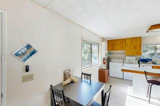 Cabin by the Sea - Long Beach - 2
