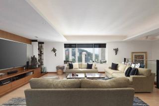 Luxury Apartment with Panoramic Views - 9