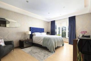 Luxury Apartment with Panoramic Views - 6