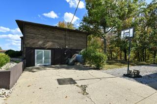 Sleeps 12, Wooded Lot, Near Ark, Great for Family - 2