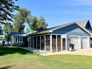 The Blue Pearl -Lake home on Roberds Lake Faribault - 9