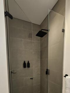 Modern Jacuzzi Pool Sauna Walk to Beach Sleeps 4 - 1