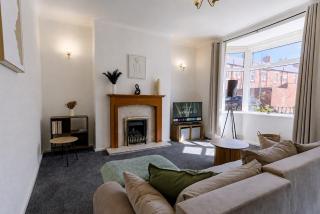 2 Bed House - Sleeps up to 6 - 8