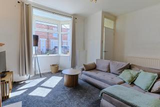 2 Bed House - Sleeps up to 6 - 6
