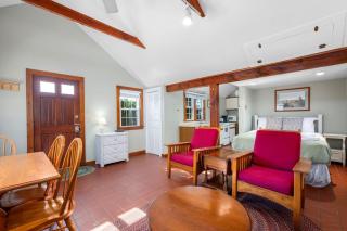 Stay at The Salt Box - Steps from the Sea - 9