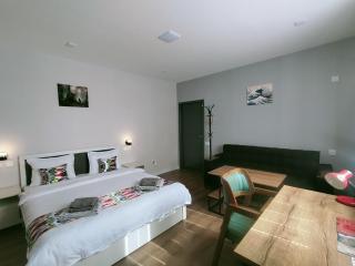 Boulevard Global Family Guest House - 9
