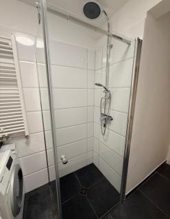 Charming 2BR Apartment Easy City and Airport Access - 7