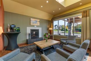 Best Western Plus Emerald Isle Hotel - 5