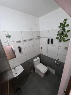 Cozy 2BHK Near Lulu Mall & Amrita Hospital - 2