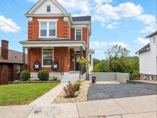 Near Cincy, Skyline Views, Historic 4BR - 7
