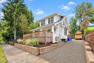 Stay Portland - Fresh Farmhouse Remodel in SE Portland 96BikeScore - 3